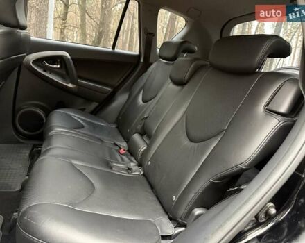 Чорний Тойота РАВ 4, об'ємом двигуна 2 л та пробігом 177 тис. км за 10999 $, фото 22 на Automoto.ua