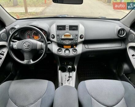 Чорний Тойота РАВ 4, об'ємом двигуна 2 л та пробігом 176 тис. км за 10750 $, фото 24 на Automoto.ua