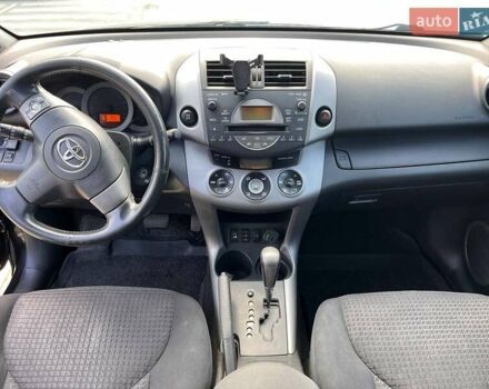 Черный Тойота РАВ 4, объемом двигателя 2 л и пробегом 180 тыс. км за 9700 $, фото 4 на Automoto.ua