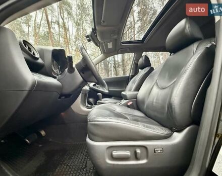 Чорний Тойота РАВ 4, об'ємом двигуна 2 л та пробігом 177 тис. км за 10999 $, фото 17 на Automoto.ua