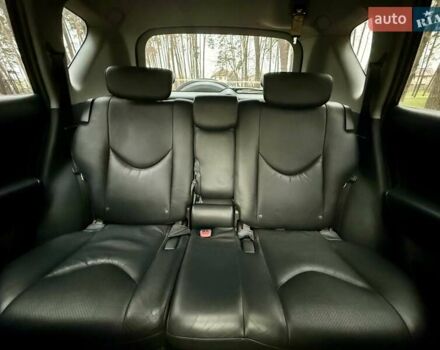 Чорний Тойота РАВ 4, об'ємом двигуна 2 л та пробігом 177 тис. км за 10999 $, фото 31 на Automoto.ua