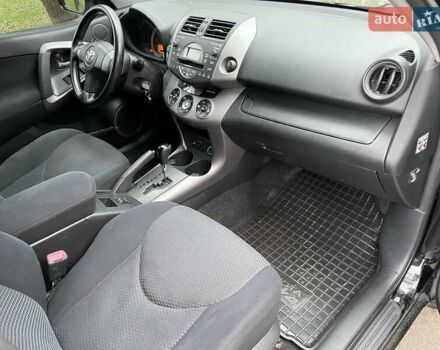 Черный Тойота РАВ 4, объемом двигателя 2 л и пробегом 176 тыс. км за 10450 $, фото 18 на Automoto.ua