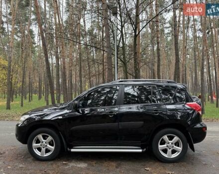 Чорний Тойота РАВ 4, об'ємом двигуна 2 л та пробігом 177 тис. км за 10999 $, фото 3 на Automoto.ua