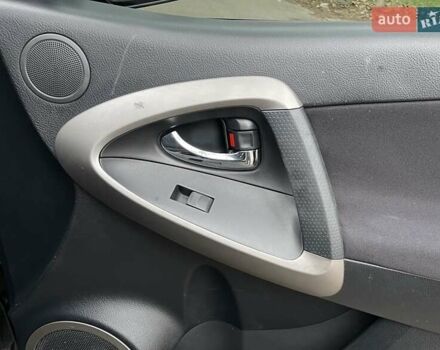 Чорний Тойота РАВ 4, об'ємом двигуна 2 л та пробігом 176 тис. км за 10750 $, фото 39 на Automoto.ua