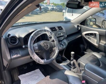 Чорний Тойота РАВ 4, об'ємом двигуна 2.23 л та пробігом 178 тис. км за 9200 $, фото 10 на Automoto.ua