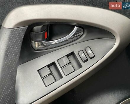 Чорний Тойота РАВ 4, об'ємом двигуна 2 л та пробігом 176 тис. км за 10750 $, фото 36 на Automoto.ua