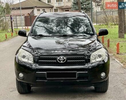 Чорний Тойота РАВ 4, об'ємом двигуна 2 л та пробігом 176 тис. км за 10750 $, фото 1 на Automoto.ua