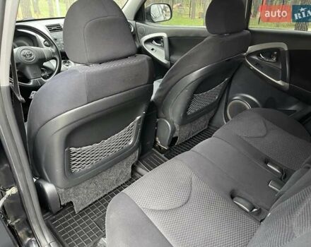 Чорний Тойота РАВ 4, об'ємом двигуна 2 л та пробігом 176 тис. км за 10750 $, фото 13 на Automoto.ua