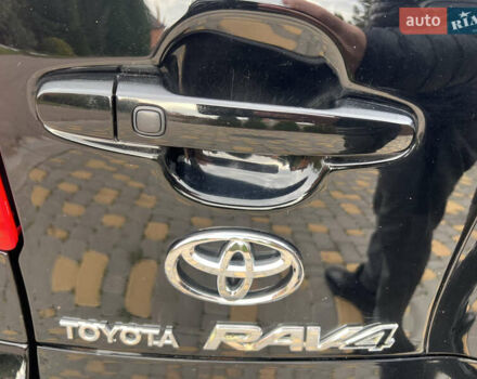 Черный Тойота РАВ 4, объемом двигателя 2 л и пробегом 270 тыс. км за 9500 $, фото 4 на Automoto.ua