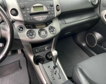 Черный Тойота РАВ 4, объемом двигателя 2 л и пробегом 270 тыс. км за 9500 $, фото 6 на Automoto.ua