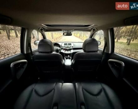 Чорний Тойота РАВ 4, об'ємом двигуна 2 л та пробігом 177 тис. км за 10999 $, фото 32 на Automoto.ua