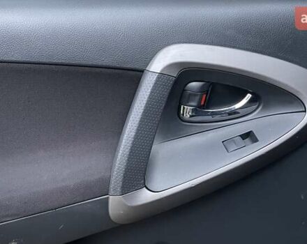 Черный Тойота РАВ 4, объемом двигателя 2 л и пробегом 176 тыс. км за 10750 $, фото 38 на Automoto.ua