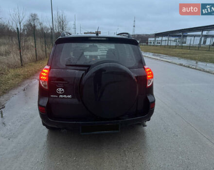 Чорний Тойота РАВ 4, об'ємом двигуна 2 л та пробігом 270 тис. км за 8500 $, фото 4 на Automoto.ua