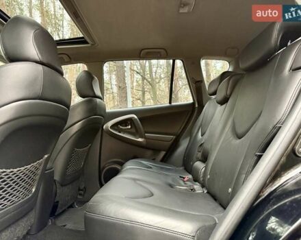 Чорний Тойота РАВ 4, об'ємом двигуна 2 л та пробігом 177 тис. км за 10999 $, фото 19 на Automoto.ua