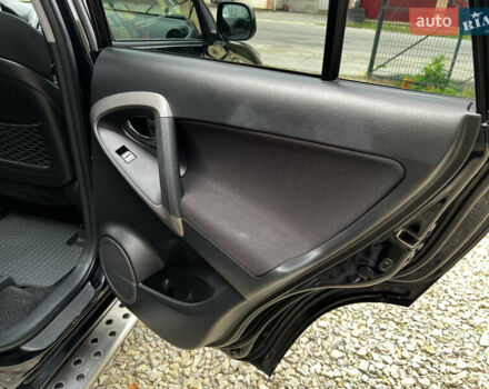 Черный Тойота РАВ 4, объемом двигателя 2.23 л и пробегом 235 тыс. км за 9500 $, фото 18 на Automoto.ua