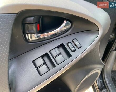 Чорний Тойота РАВ 4, об'ємом двигуна 2.23 л та пробігом 178 тис. км за 9200 $, фото 11 на Automoto.ua