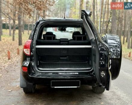 Чорний Тойота РАВ 4, об'ємом двигуна 2 л та пробігом 177 тис. км за 10999 $, фото 61 на Automoto.ua