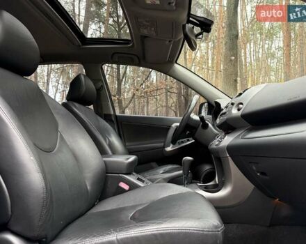 Чорний Тойота РАВ 4, об'ємом двигуна 2 л та пробігом 177 тис. км за 10999 $, фото 25 на Automoto.ua