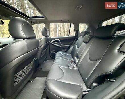 Чорний Тойота РАВ 4, об'ємом двигуна 2 л та пробігом 177 тис. км за 10999 $, фото 20 на Automoto.ua