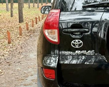 Чорний Тойота РАВ 4, об'ємом двигуна 2 л та пробігом 177 тис. км за 10999 $, фото 11 на Automoto.ua