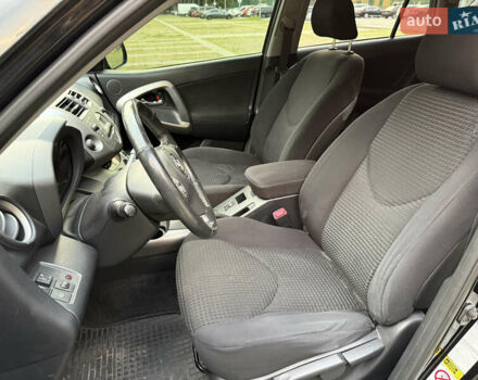 Черный Тойота РАВ 4, объемом двигателя 2 л и пробегом 87 тыс. км за 12800 $, фото 27 на Automoto.ua