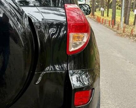 Чорний Тойота РАВ 4, об'ємом двигуна 2 л та пробігом 177 тис. км за 10999 $, фото 12 на Automoto.ua