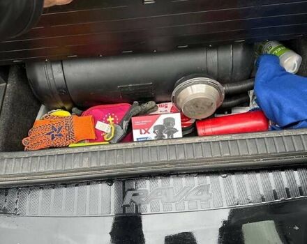 Чорний Тойота РАВ 4, об'ємом двигуна 2.4 л та пробігом 254 тис. км за 12000 $, фото 7 на Automoto.ua