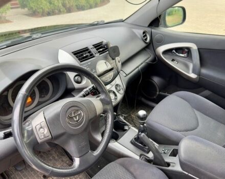 Чорний Тойота РАВ 4, об'ємом двигуна 2.2 л та пробігом 234 тис. км за 3100 $, фото 6 на Automoto.ua