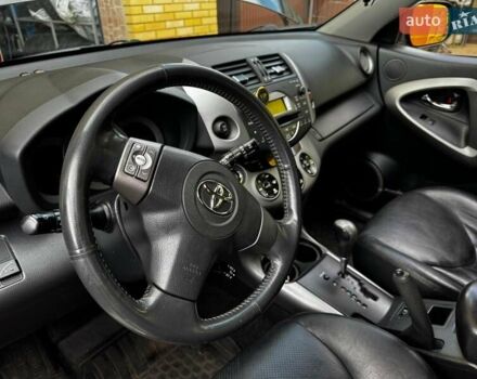 Черный Тойота РАВ 4, объемом двигателя 2 л и пробегом 178 тыс. км за 11999 $, фото 5 на Automoto.ua