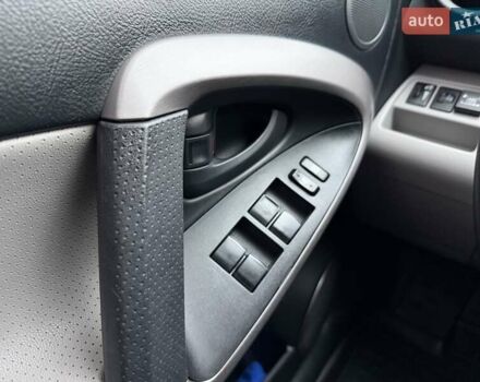 Черный Тойота РАВ 4, объемом двигателя 2.4 л и пробегом 173 тыс. км за 10500 $, фото 17 на Automoto.ua