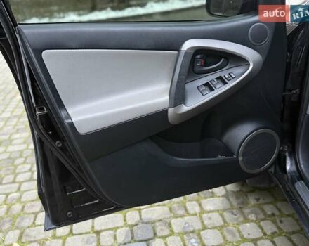 Черный Тойота РАВ 4, объемом двигателя 2.36 л и пробегом 268 тыс. км за 7500 $, фото 29 на Automoto.ua