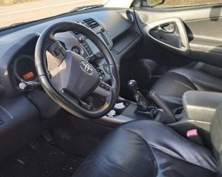 Черный Тойота РАВ 4, объемом двигателя 2.23 л и пробегом 240 тыс. км за 10500 $, фото 4 на Automoto.ua