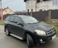 Черный Тойота РАВ 4, объемом двигателя 2 л и пробегом 230 тыс. км за 6800 $, фото 1 на Automoto.ua