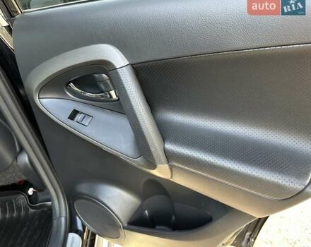 Черный Тойота РАВ 4, объемом двигателя 2.2 л и пробегом 227 тыс. км за 10500 $, фото 42 на Automoto.ua