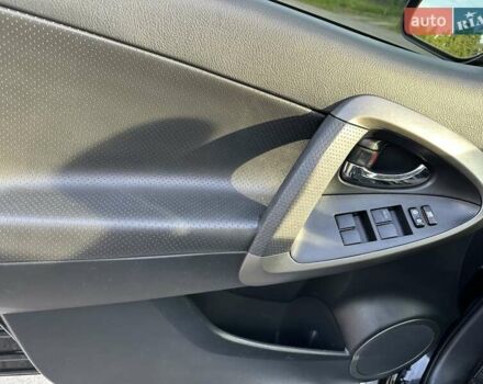 Черный Тойота РАВ 4, объемом двигателя 2.2 л и пробегом 227 тыс. км за 10500 $, фото 37 на Automoto.ua