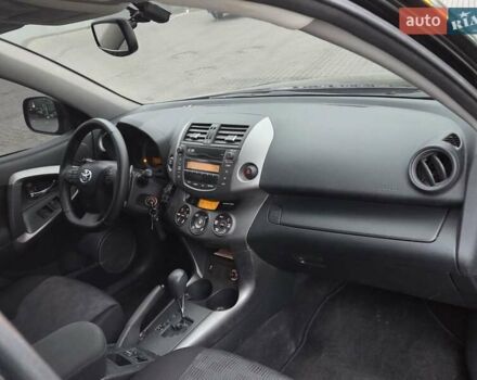 Черный Тойота РАВ 4, объемом двигателя 2.2 л и пробегом 170 тыс. км за 11000 $, фото 5 на Automoto.ua