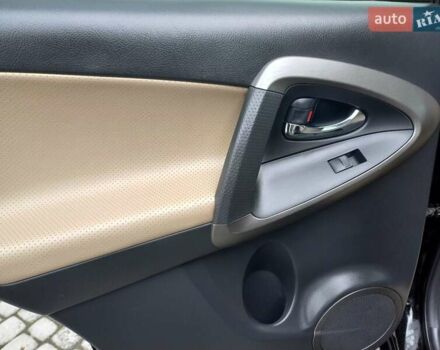 Чорний Тойота РАВ 4, об'ємом двигуна 2.36 л та пробігом 241 тис. км за 13600 $, фото 15 на Automoto.ua