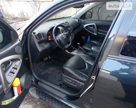 Чорний Тойота РАВ 4, об'ємом двигуна 2 л та пробігом 105 тис. км за 16200 $, фото 6 на Automoto.ua