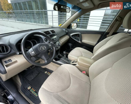 Черный Тойота РАВ 4, объемом двигателя 2.49 л и пробегом 220 тыс. км за 10500 $, фото 12 на Automoto.ua