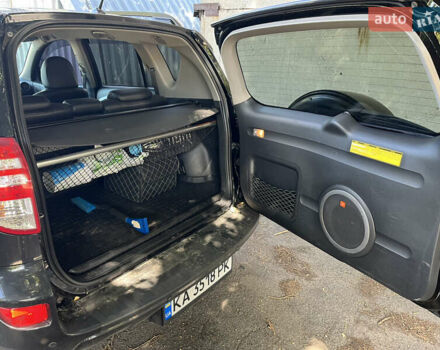 Чорний Тойота РАВ 4, об'ємом двигуна 2 л та пробігом 182 тис. км за 10900 $, фото 4 на Automoto.ua
