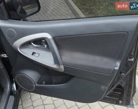 Черный Тойота РАВ 4, объемом двигателя 2.2 л и пробегом 170 тыс. км за 11000 $, фото 6 на Automoto.ua