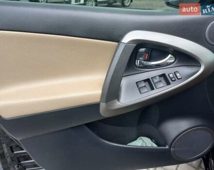 Чорний Тойота РАВ 4, об'ємом двигуна 2.36 л та пробігом 241 тис. км за 13600 $, фото 20 на Automoto.ua