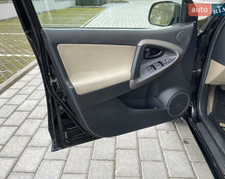 Черный Тойота РАВ 4, объемом двигателя 2.49 л и пробегом 220 тыс. км за 10500 $, фото 13 на Automoto.ua