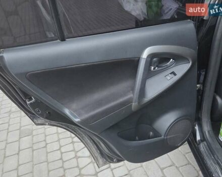 Черный Тойота РАВ 4, объемом двигателя 2.2 л и пробегом 170 тыс. км за 11000 $, фото 9 на Automoto.ua