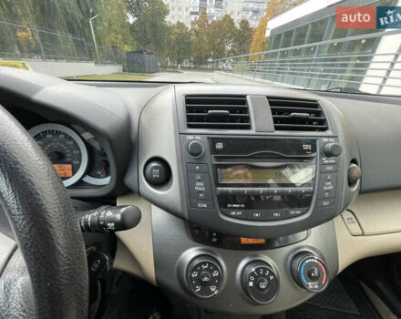 Черный Тойота РАВ 4, объемом двигателя 2.49 л и пробегом 220 тыс. км за 10500 $, фото 29 на Automoto.ua