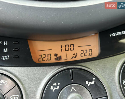 Чорний Тойота РАВ 4, об'ємом двигуна 2 л та пробігом 140 тис. км за 11500 $, фото 27 на Automoto.ua