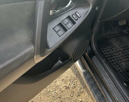 Черный Тойота РАВ 4, объемом двигателя 2 л и пробегом 176 тыс. км за 12500 $, фото 10 на Automoto.ua