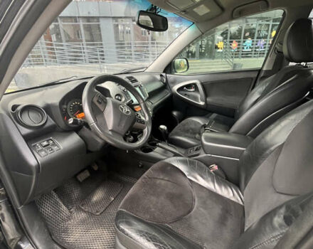 Чорний Тойота РАВ 4, об'ємом двигуна 2 л та пробігом 138 тис. км за 11500 $, фото 15 на Automoto.ua