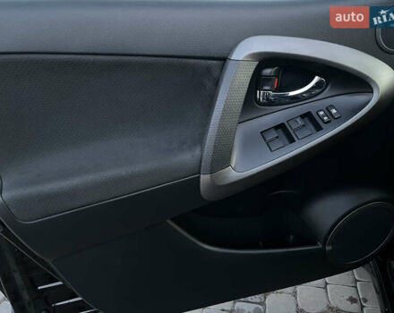 Черный Тойота РАВ 4, объемом двигателя 1.99 л и пробегом 120 тыс. км за 14900 $, фото 21 на Automoto.ua