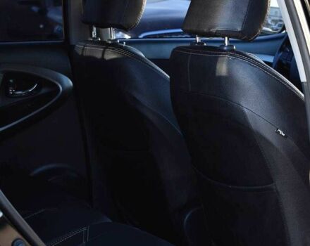 Чорний Тойота РАВ 4, об'ємом двигуна 2 л та пробігом 178 тис. км за 13850 $, фото 19 на Automoto.ua